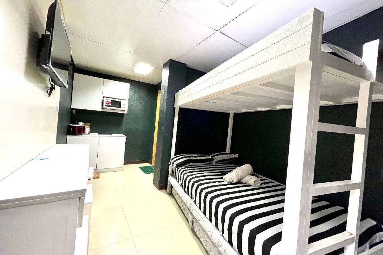 Oyo 910 Sabaidee Suites Mandaue Bagian luar foto