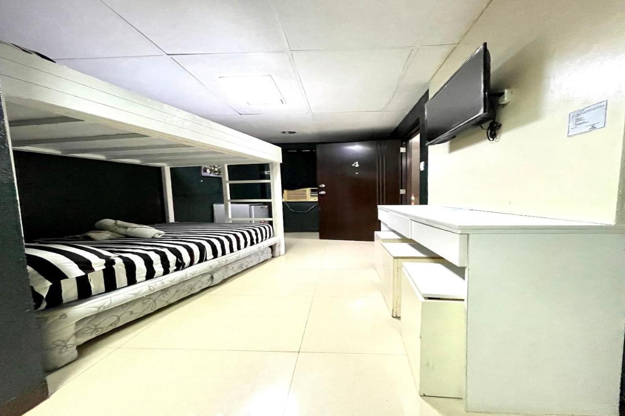 Oyo 910 Sabaidee Suites Mandaue Bagian luar foto