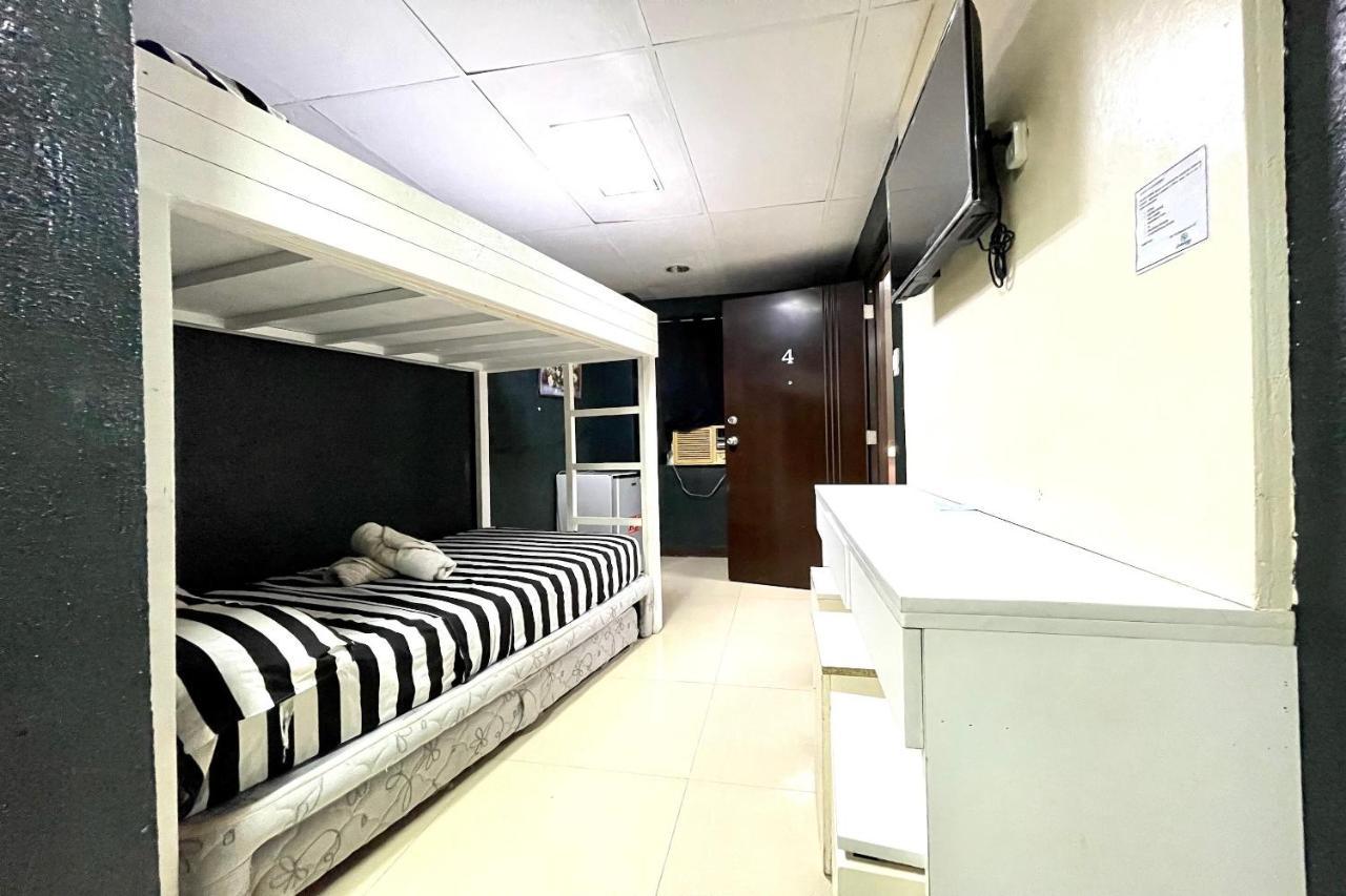 Oyo 910 Sabaidee Suites Mandaue Bagian luar foto